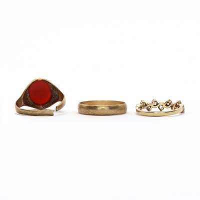 Lot 192 - Three 9ct gold rings