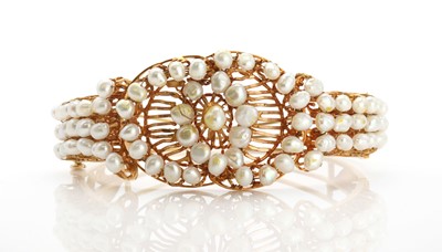 Lot 405 - A cultured freshwater pearl hinged bangle