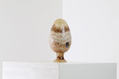 Lot 208 - A Derbyshire fluorspar egg