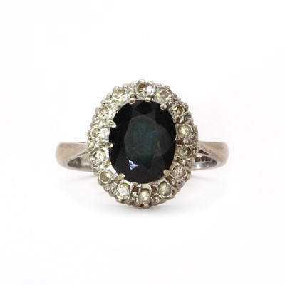 Lot 124 - An 18ct gold sapphire and diamond cluster ring