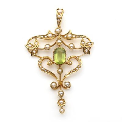 Lot 41 - An Edwardian peridot split pearl pendant