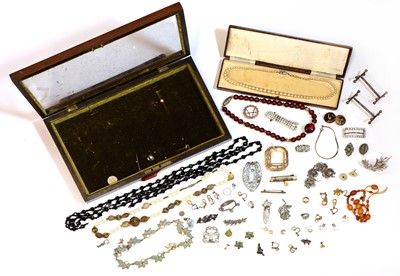 Lot 179 - A jewellery box containing a small collection of gold, silver and costume jewellery