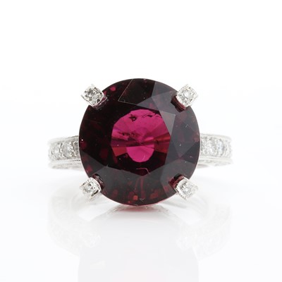 Lot 129 - A rubellite and diamond ring