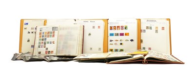 Lot 423 - All world stamps in 17 albums