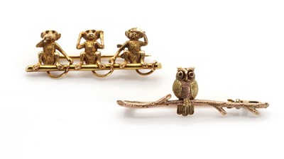 Lot 160 - A novelty monkey bar brooch