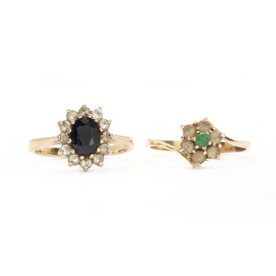 Lot 120 - A 9ct gold sapphire cluster ring