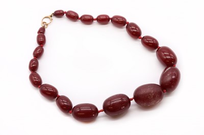 Lot 240 - A graduated bakelite bead necklace