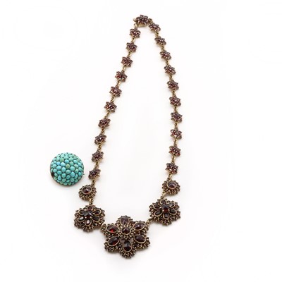 Lot 215 - A silver gilt Bohemian garnet cluster necklace