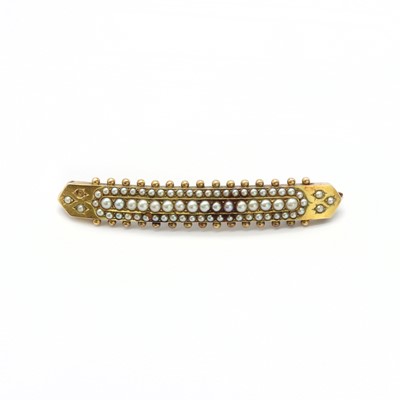 Lot 22 - A gold and split pearl curved bar brooch