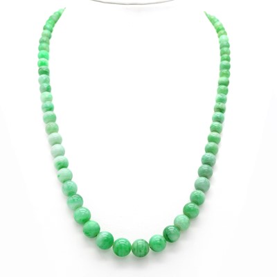 Lot 259 - A silver row graduated nephrite jade bead necklace