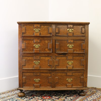 Lot 18 - An oak chest of drawers