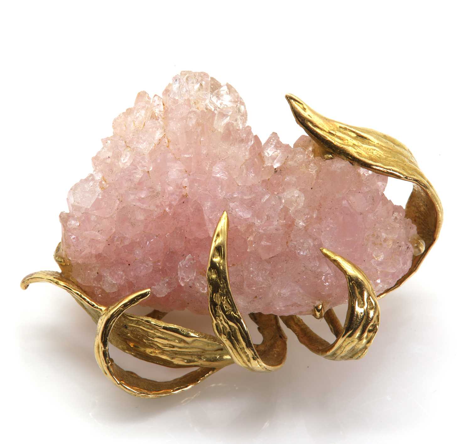 Lot 195 - A druzy rose quartz brooch, c.1970