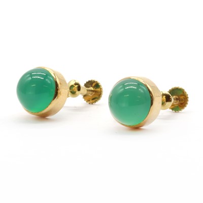 Lot 109 - A pair of gold and dyed green chalcedony clip-on earrings