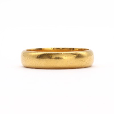 Lot 38 - A 22ct gold wedding ring