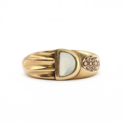 Lot 158 - A gold mother of pearl and diamond ring