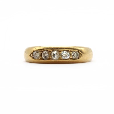 Lot 42 - An 18ct gold five stone diamond ring