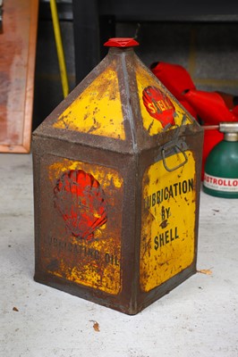 Lot 12 - A pre-war 'Lubrication by Shell' oilcan