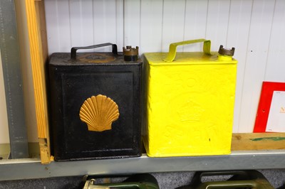 Lot 17 - A Shell two-gallon Valor petrol can