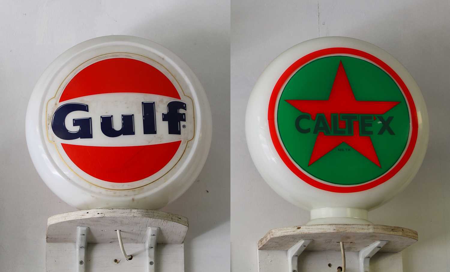 Lot 5 - A 'Gulf' petrol pump globe