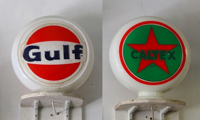 Lot 5 - A 'Gulf' petrol pump globe