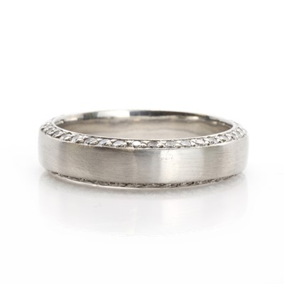 Lot 375 - A platinum band ring with diamond edges