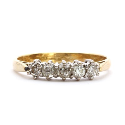 Lot 39 - An 18ct gold five stone diamond ring