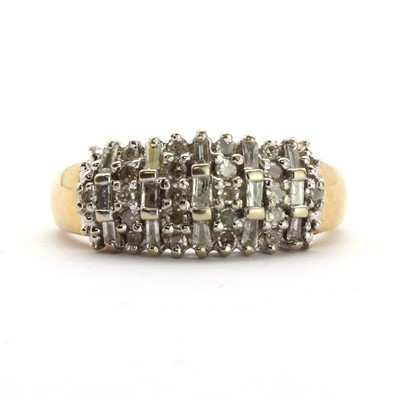 Lot 98 - An 18ct gold diamond cluster ring