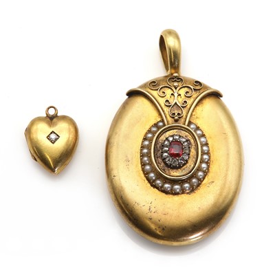 Lot 30 - A late Victorian split pearl, diamond and garnet topped doublet memorial locket