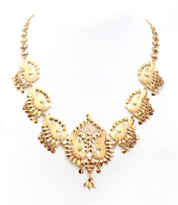 Lot 400 - An Indian high carat gold bird necklace