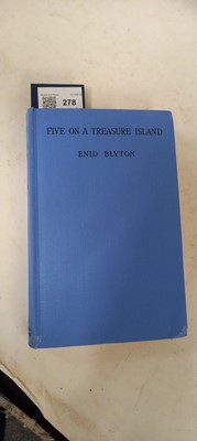 Lot 278 - Enid BLYTON: Five on A Treasure Island.
