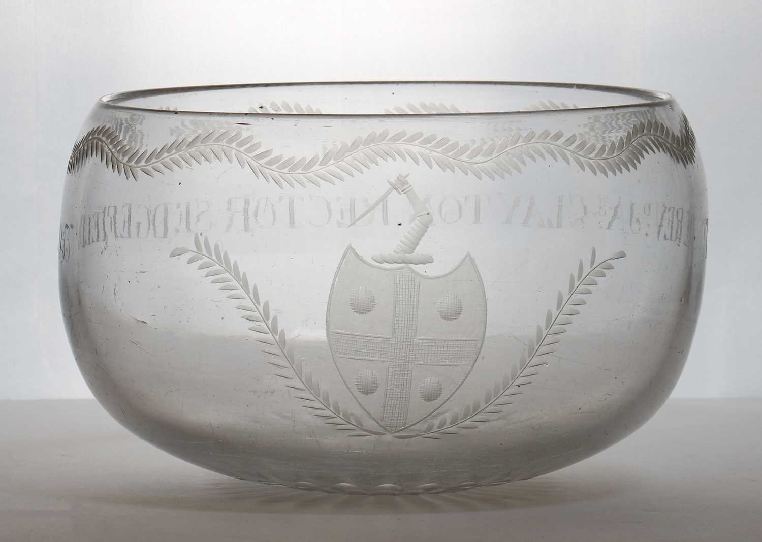 Lot 197 - An engraved glass bowl