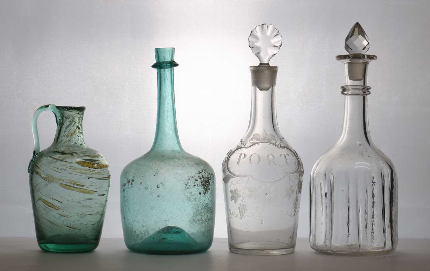 Lot 199 - A group of glass tableware