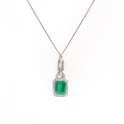 Lot 185 - An 18ct white gold Colombian emerald and diamond pendant and chain