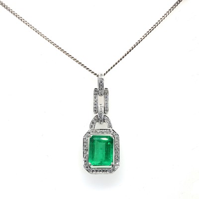 Lot 185 - An 18ct white gold Colombian emerald and diamond pendant and chain