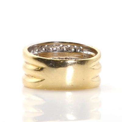 Lot 88 - An 18ct gold and cubic zirconia dress ring