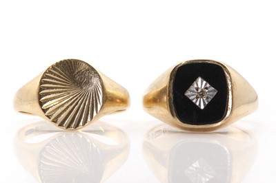 Lot 387 - Two 9ct gold  signet rings