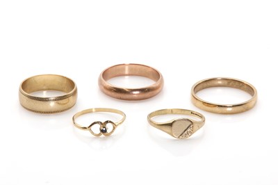 Lot 283 - Five gold rings