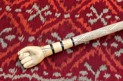 Lot 267 - A whalebone walking stick