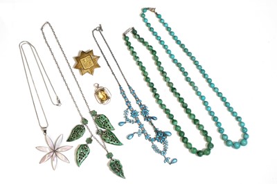 Lot 332 - A small collection of gold, silver and costume jewellery