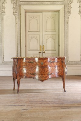 Lot 131 - ☘ A Louis XV floral marquetry bombé commode