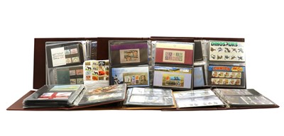 Lot 326 - A large quantity of presentation packs