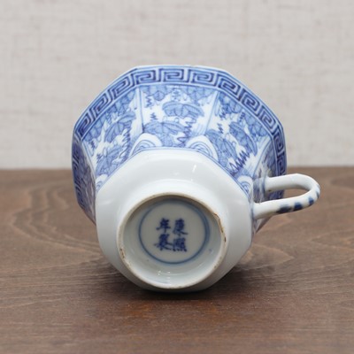 Lot 114 - A collection of Chinese blue and white