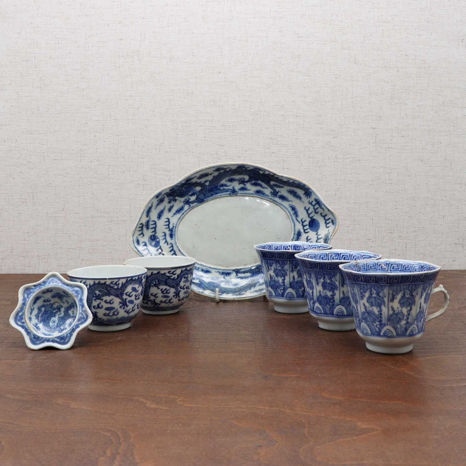 Lot 114 - A collection of Chinese blue and white