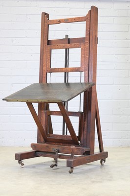 Lot 116 - An oak studio easel