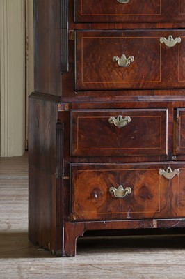 Lot 141 - ☘ A walnut chest on chest