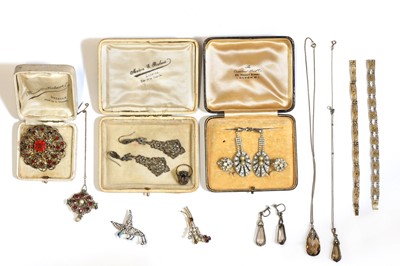 Lot 346 - A collection of silver and costume jewellery