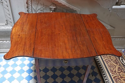 Lot 11 - A George III mahogany Pembroke table