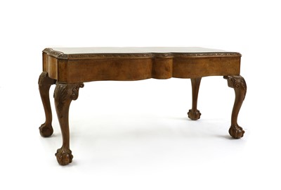 Lot 338 - A walnut coffee table