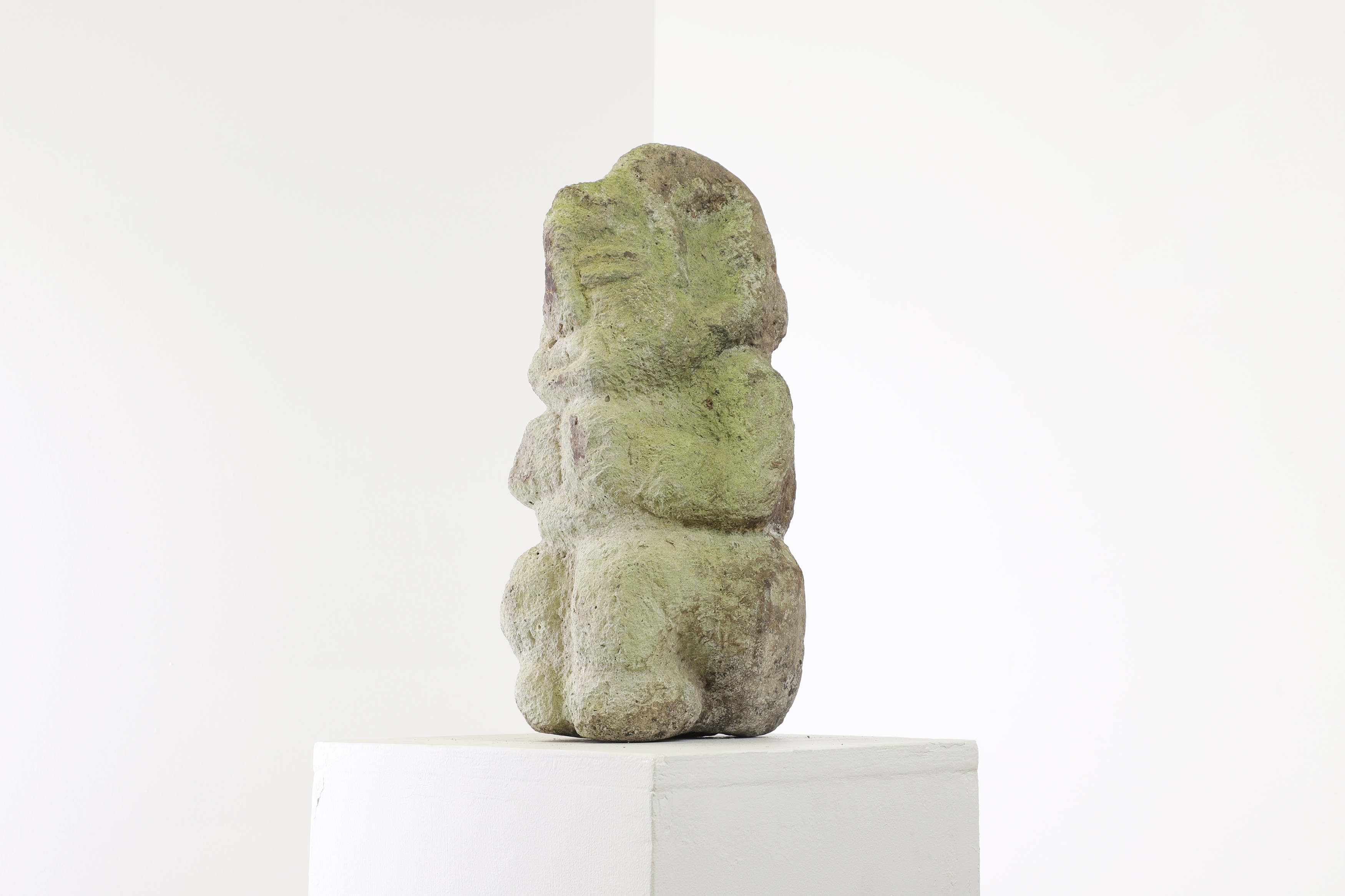 Lot 109 - A Sapi nomoli carved stone figure,