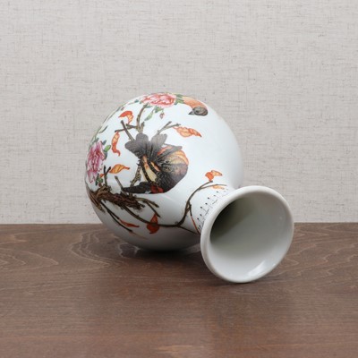 Lot 154 - A Chinese falangcai vase